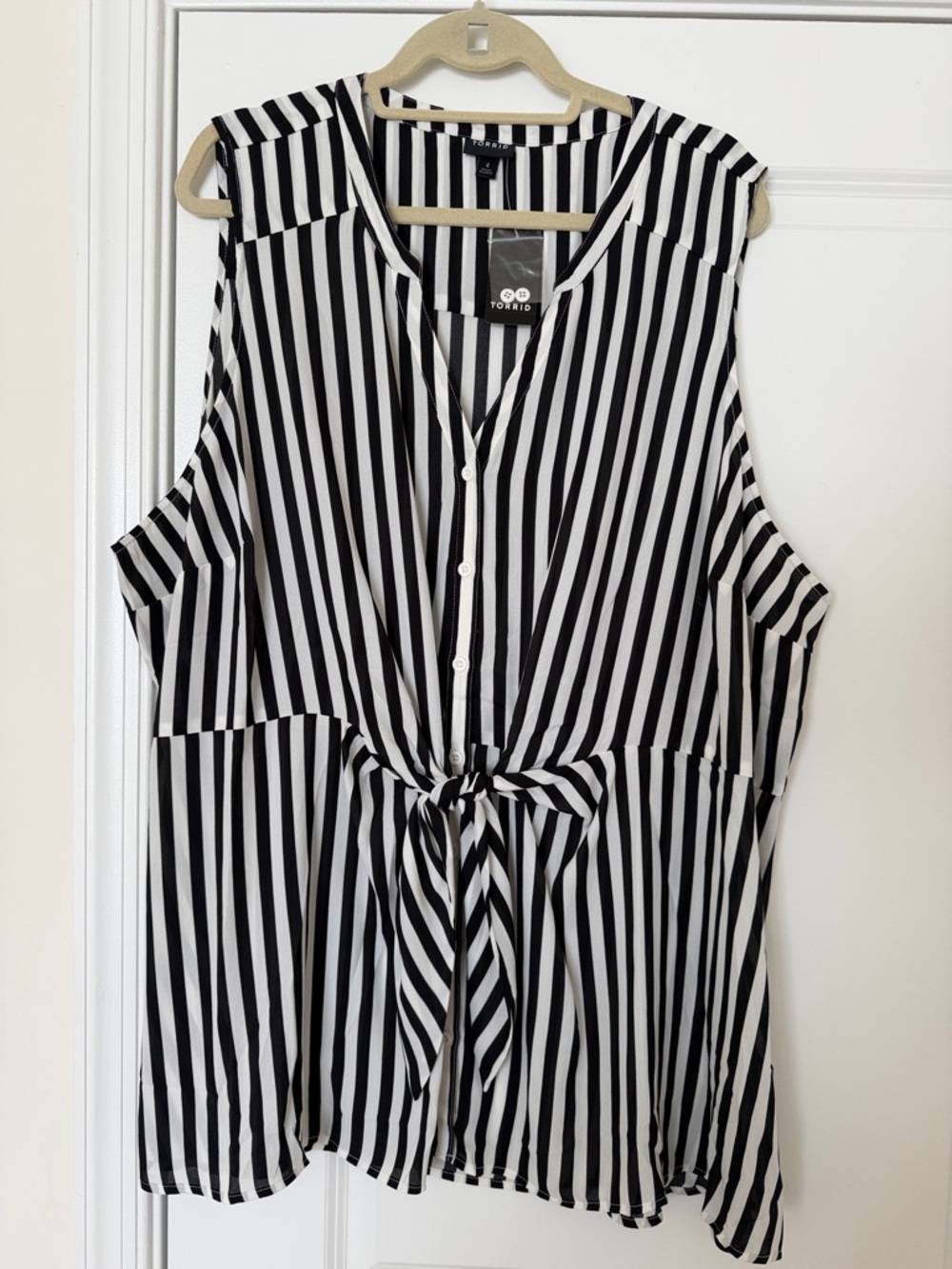 NWT Torrid Black & White Vertical Stripe Tie-Front Blouse